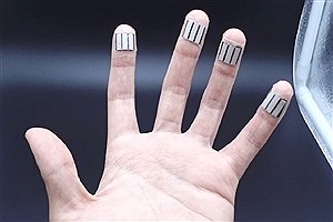 انگشتان دست به کمک شارژ گجت های پوشیدنی می آیند