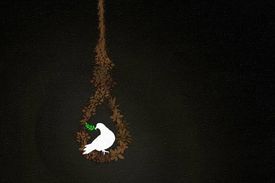 تصویر پاره شدن طناب دار از گردن قاتل اعدامی