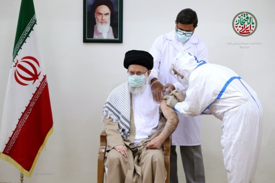 تصویر رهبر معظم انقلاب دوز دوم واکسن ایرانی کرونا را دریافت کردند