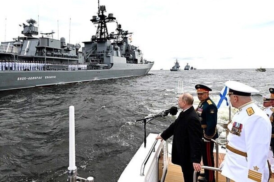 تصویر ناوهای ایرانی &quot;سهند و  مکران&quot; در بزرگترین رژه نیروی دریایی روسیه خودنمایی کردند