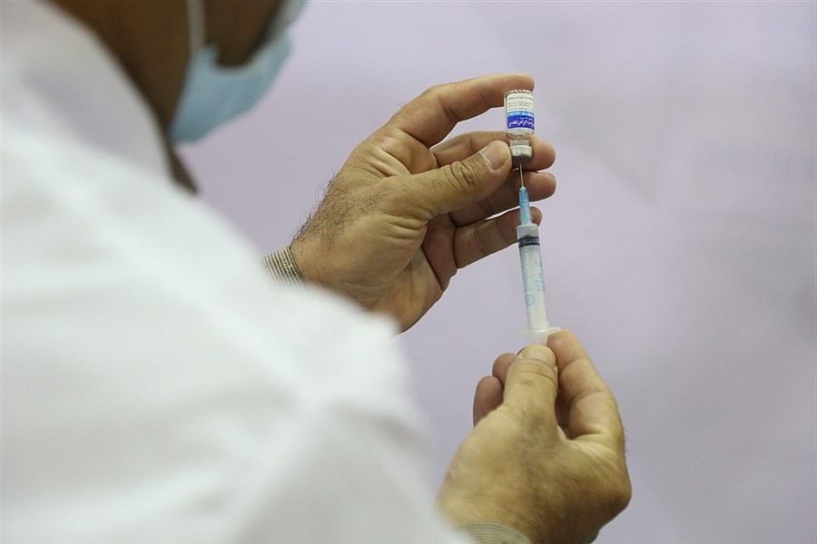 تزریق دوز دوم  واکسن برکت به امام جمعه یزد