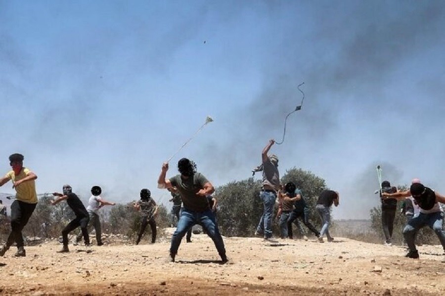 تصویر زخمی شدن چند فلسطینی در جریان تیراندازی اشغال‌گران