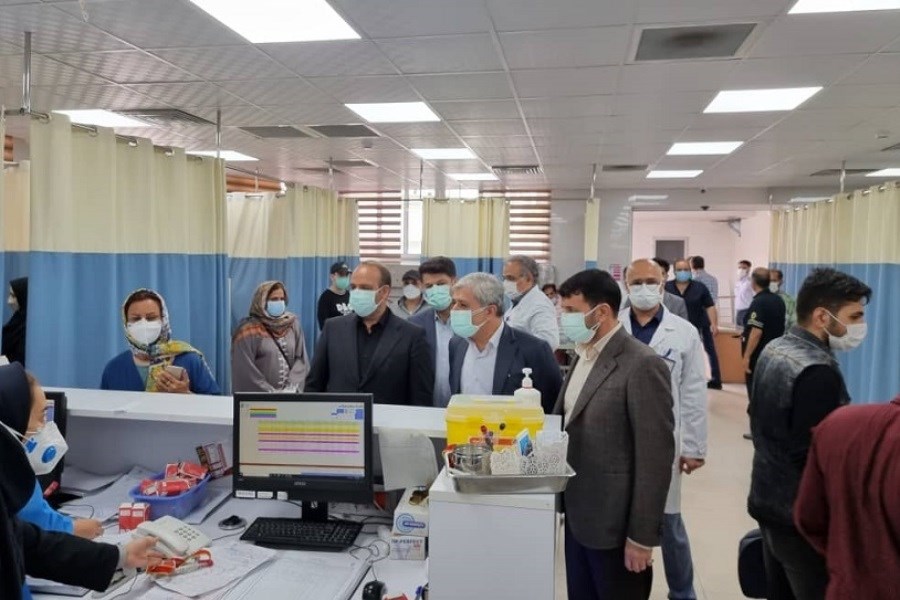 تصویر بازدید مدیرعامل بانک ملی ایران از بیمارستان بانک