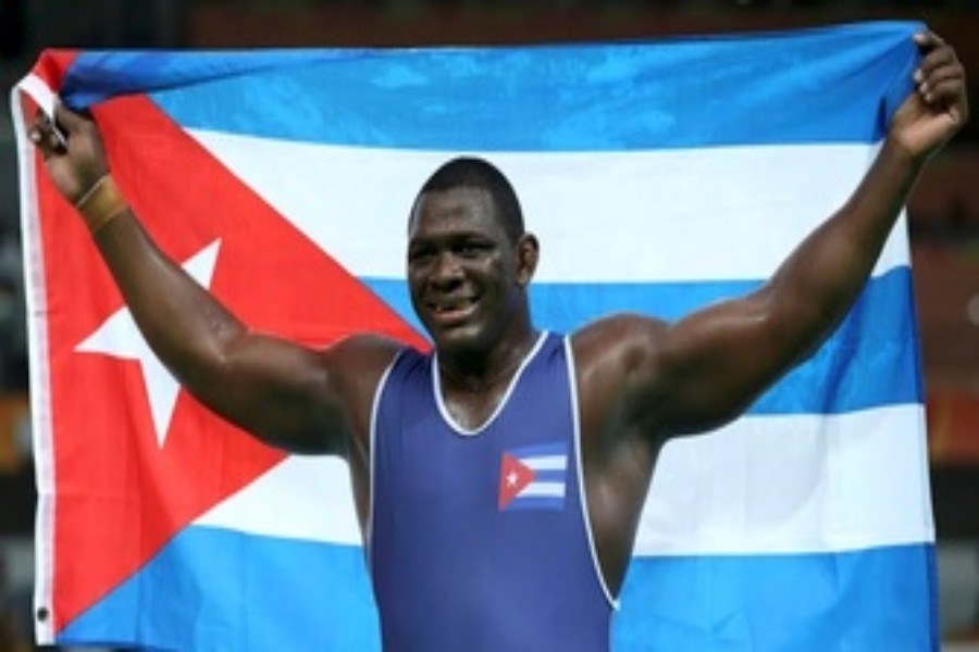 تصویر میخایل لوپز قهرمان ۱۳۰ کیلوگرم کشتی فرنگی المپیک شد