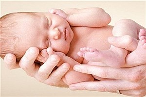 مادر مبتلا به کرونا می تواند به نوزاد خود شیر دهد؟