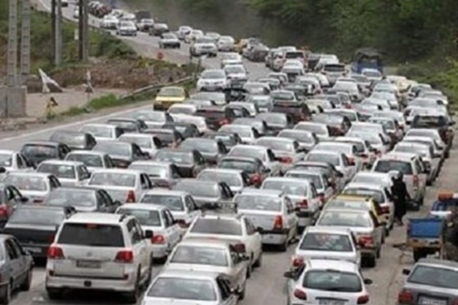 تصویر ترافیک در ورودی‌های شرقی تهران نیمه سنگین و پرحجم است