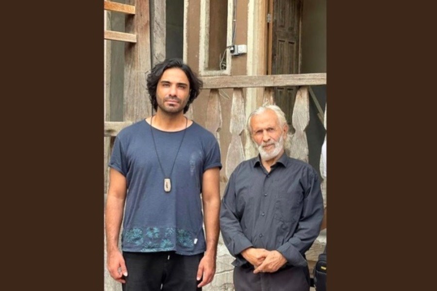 تصویر انتشار ویدیوی جدید علی قمصری در کنار مرد سبز مازندران