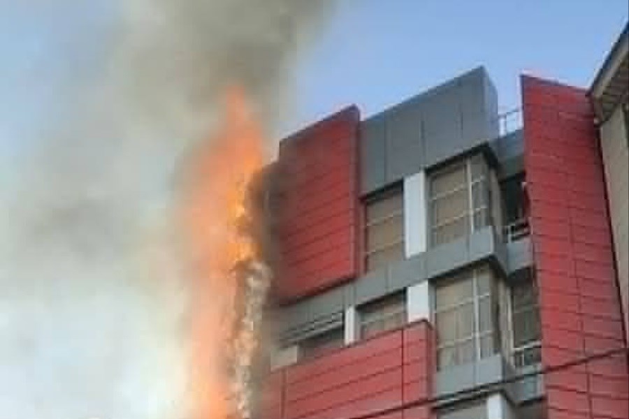 تصویر آتش سوزی وحشتناک در دفتر عصر ایران +‌فیلم
