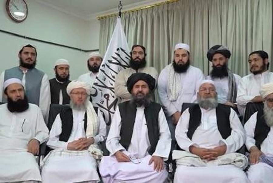تصویر دیدار دو تن از چهره‌های سیاسی افغانستان با رهبر ارشد طالبان