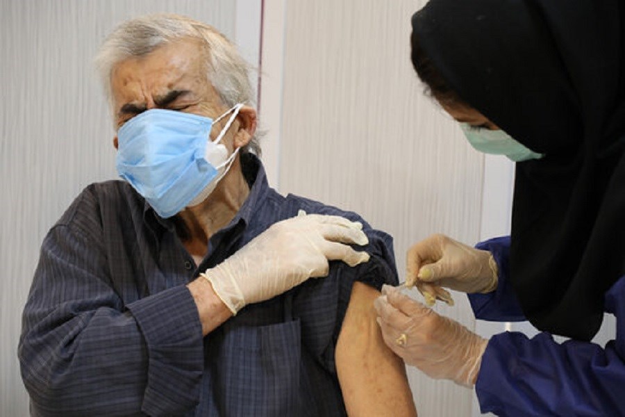 تصویر وزیر بهداشت خواستار واکسیناسیون هنرمندان شد