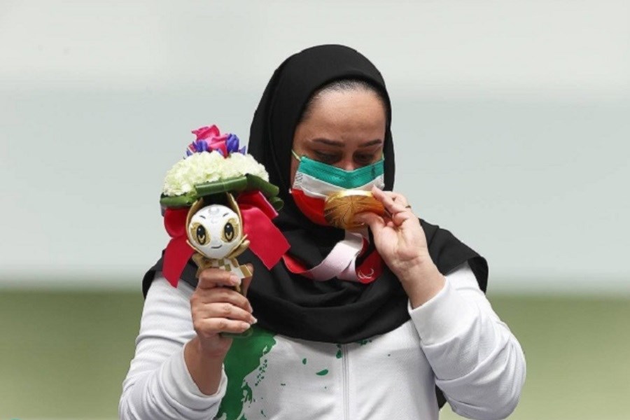 تصویر جوانمردی پرچمدار کاروان ایران در اختتامیه پارالمپیک توکیو2020