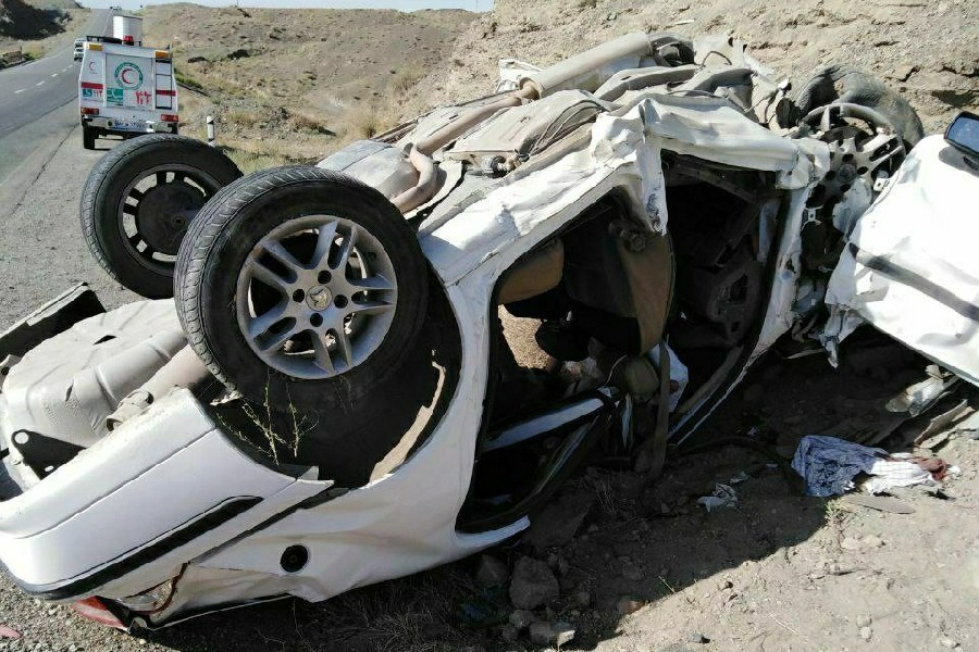 تصویر ۳ مصدوم در پی واژگونی خودرویی در خرم آباد