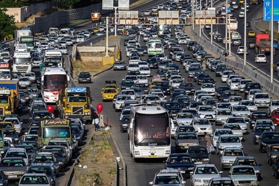 ترافیک سنگین در برخی محورها&#47; افزایش تردد خودرو در جاده‌ها