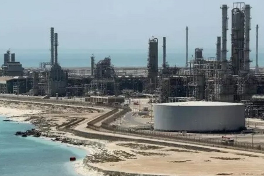 تصویر حمله موشکی به منطقه نفتی عربستان