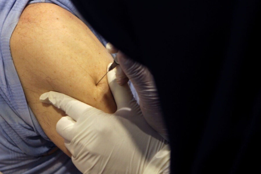 تصویر تزریق واکسن کرونا به 18 درصد جمعیت خانمیرزا چهارمحال و بختیاری