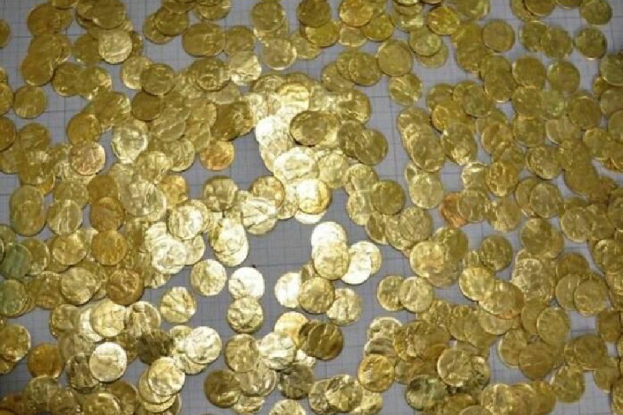 تصویر کشف 96 سکه تقلبی درالیگودرز&#47; مردم مراقب پیامک های مشکوک باشند
