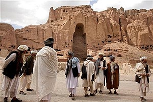 طالبان در حال تخریب آثار باستانی افغانستان +ویدیو