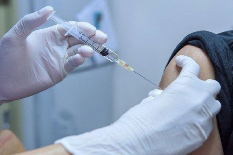 برای تسریع در روند واکسیناسیون، مردم باید همت کنند