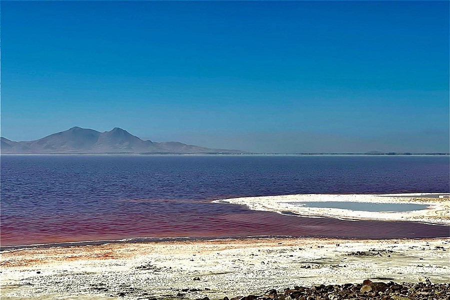 تصویر زیبایی‌های شورترین دریاچه ایران