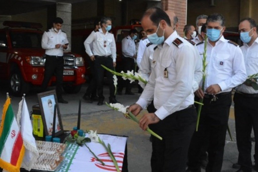 آتش نشانان کرجی به علی لندی ادای احترام کردند