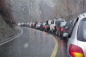 ترافیک سنگین و بارش باران در محور چالوس
