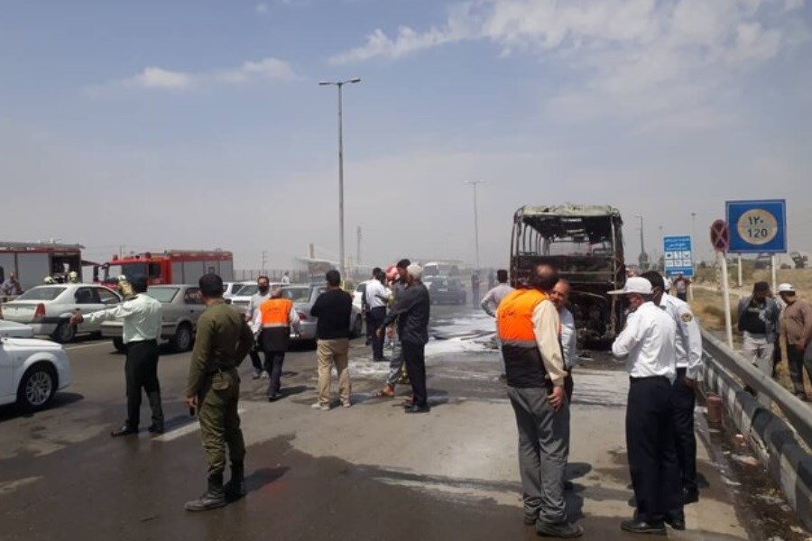 واژگونی اتوبوس تهران -مشهد در دامغان با 23 سرنشین