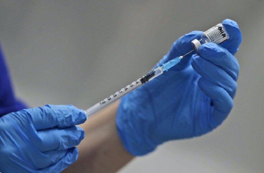 تزریق دز سوم واکسن کرونا به کارکنان شهرداری