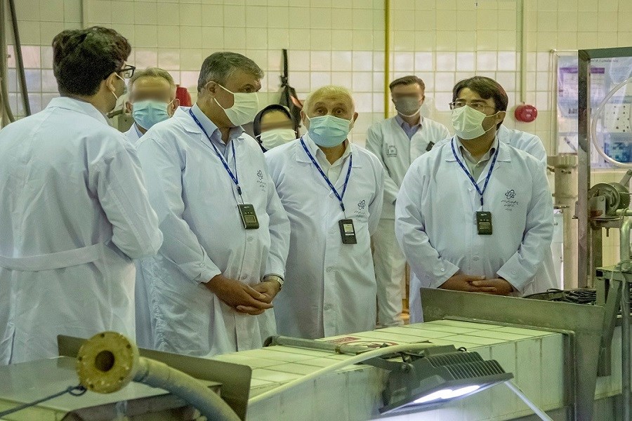 تصویر بازدید رئیس سازمان انرژی اتمی از راکتور تحقیقاتی شهید فخری‌زاده‌