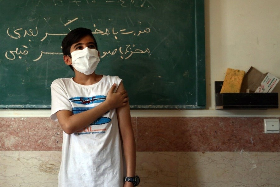 تصویر ابلاغ شیوه‌نامه اجرای تسریع واکسیناسیون دانش‌آموزان ۱۲ تا ۱۸ سال