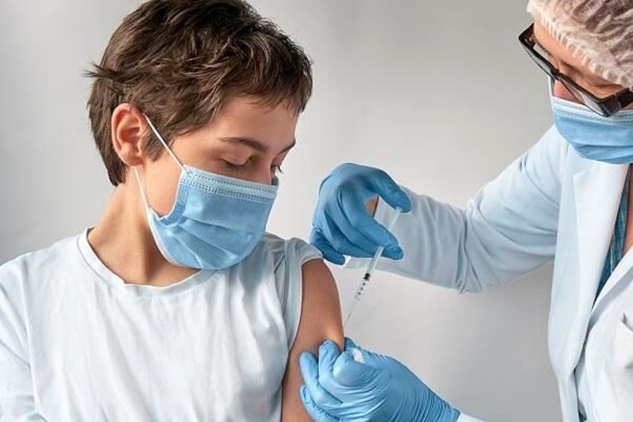 تصویر کدام واکسن‌ها برای افراد زیر 18 سال مناسب است؟