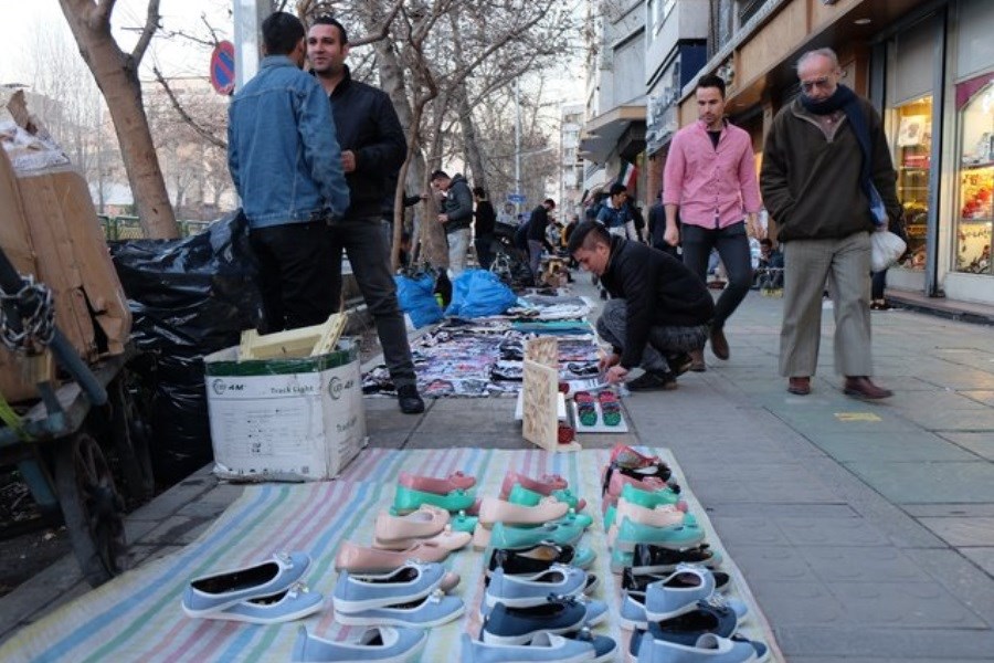 تصویر انتقال دستفروشان اطراف تئاتر شهر تهران به ۲ بازارچه