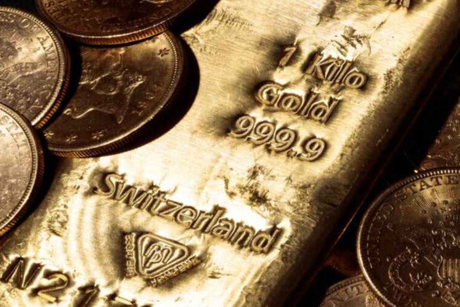 طلا در بازار جهانی عقب نشینی کرد