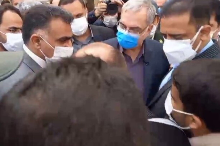 سفر وزیر بهداشت به دامغان حاشیه ساز شد +ویدیو