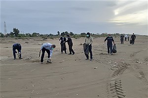 پاکسازی بخشی از ساحل دریای خزر توسط کارکنان بانک کشاورزی