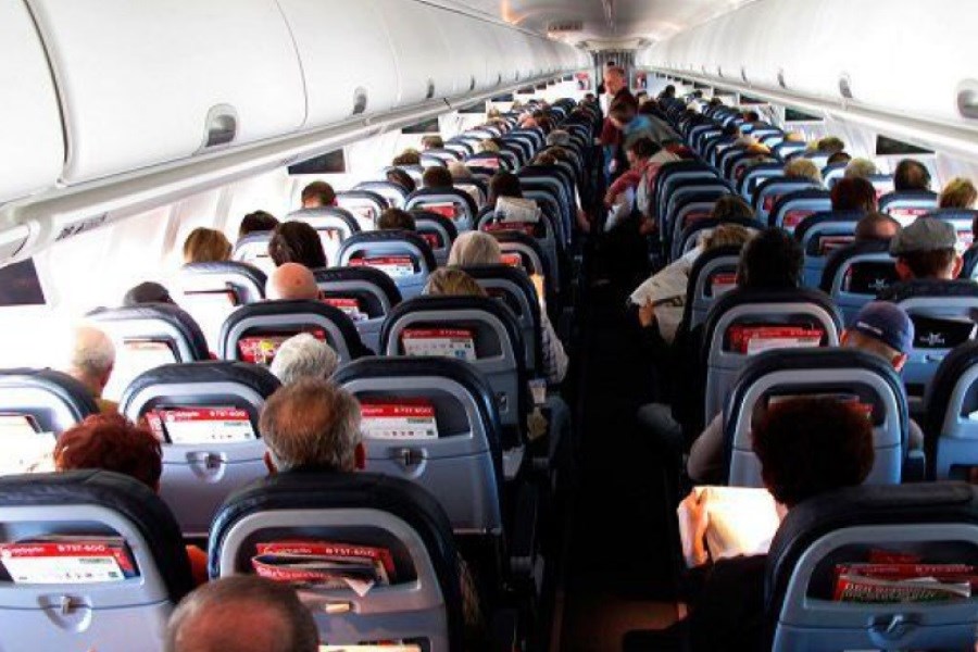 تصویر فاصله گذاری‌ اجتماعی در هواپیما و قطار تاثیرگذار بود؟
