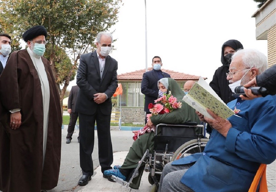 تصویر بازدید رئیس جمهور از آسایشگاه کهریزک
