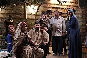 سیاوش چراغی‌پور در جمع بازیگران «خوشنام»