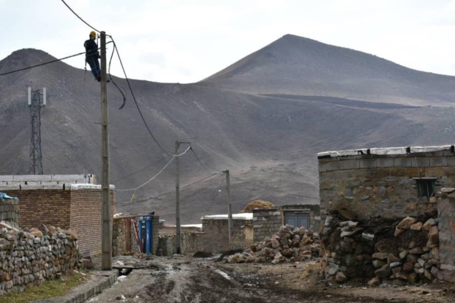 بهسازی شبکه برق ۵٠٠ روستای آذربایجان‌غربی در طرح بهارستان