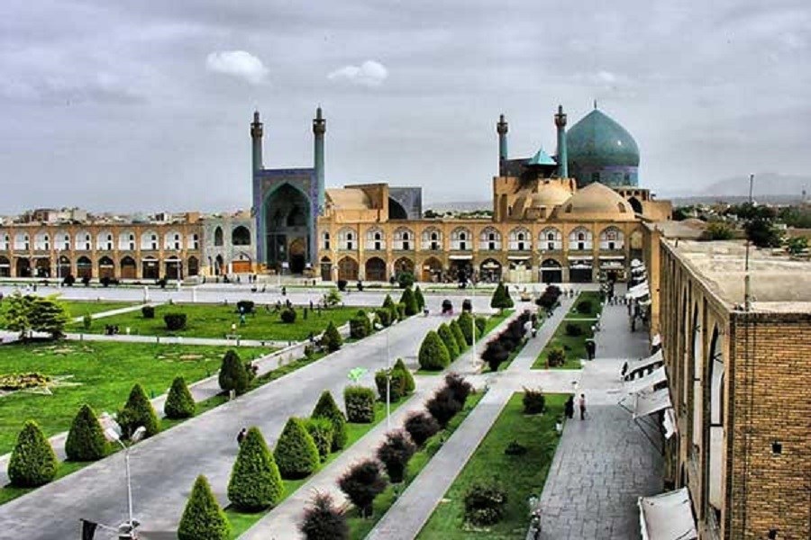 تصویر مستر بلیط؛ اقامت در اصفهان و بازدید از میدان تاریخی نقش جهان