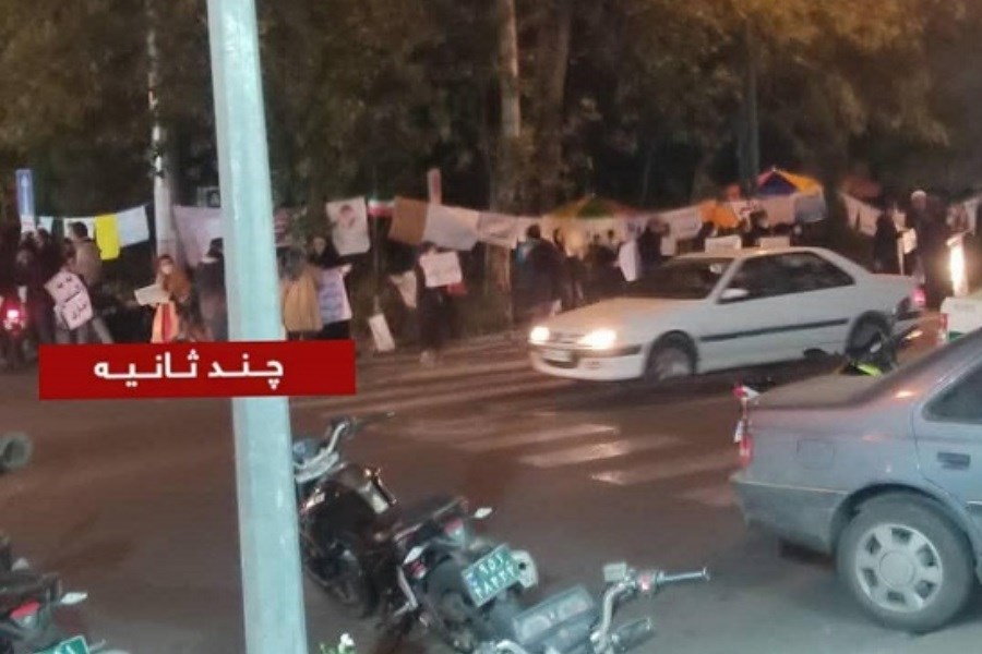 تجمع شبانه در خیابان پاستور تهران