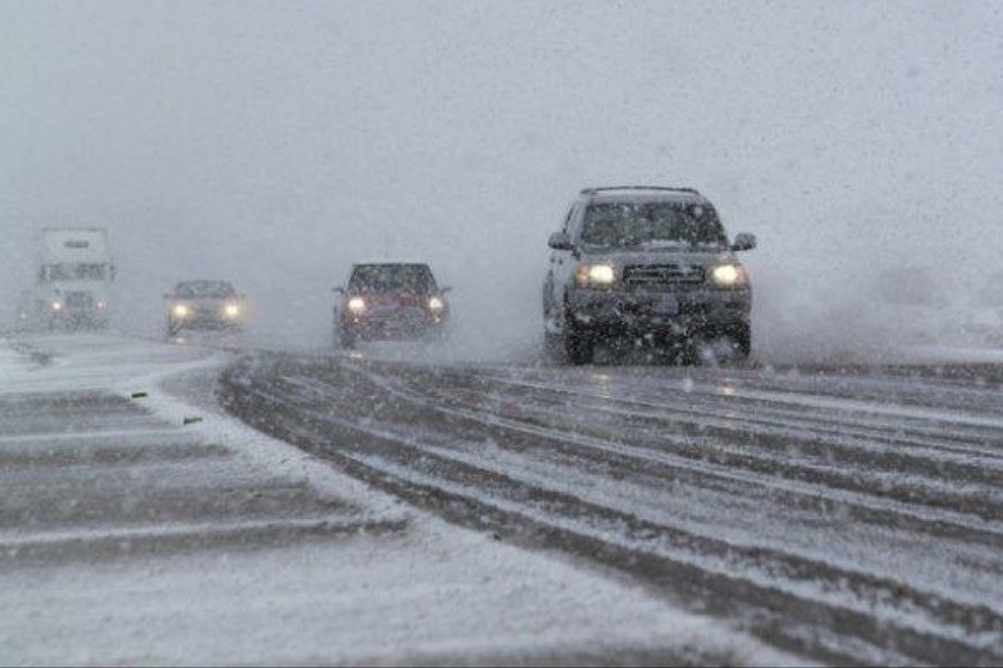 تصویر برف و باران در جاده‌های ۶ استان &#47; ۱۱ جاده مسدود است