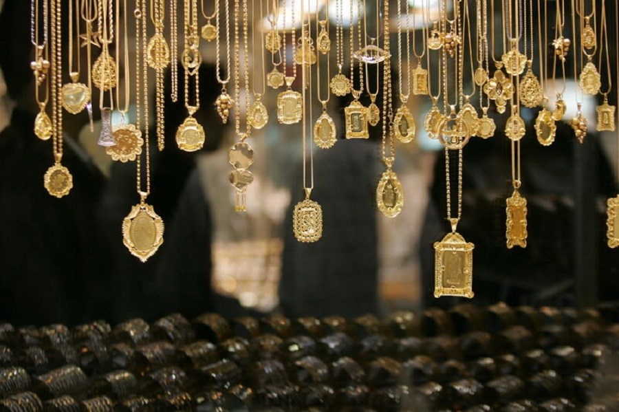 تصویر هنگام خرید طلا و جواهر به این نکات دقت کنید