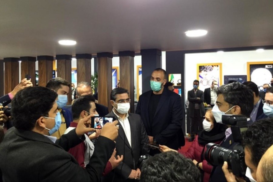 تصویر معاون وزیر صمت از غرفه فولاد مبارکه بازدید کرد