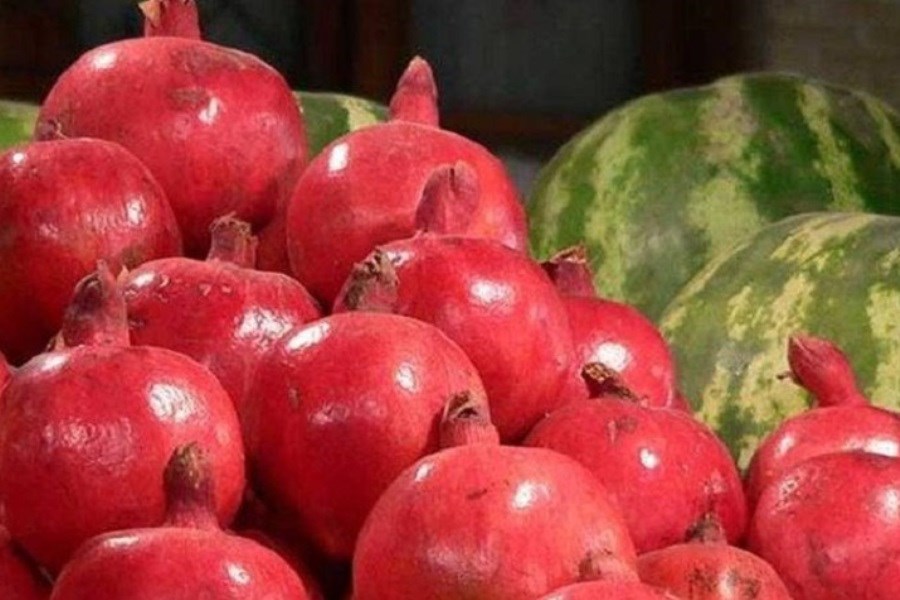 قیمت میوه در آستانه یلدا افزایش یافت