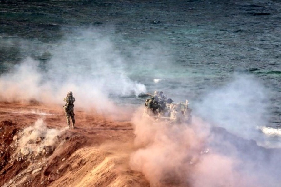 تصویر تمرین دفاع مستحکم یگان‌های نیروی زمینی سپاه از سواحل