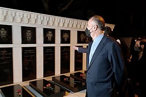 بازدید وزیر امور خارجه از مجموعه یادبود شهیدلر جمهوری آذربایجان