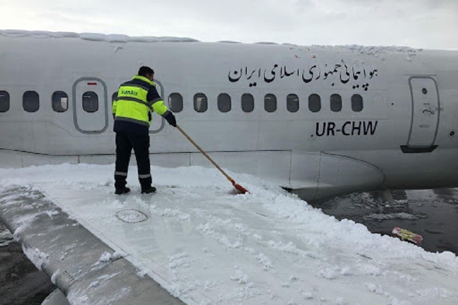 تصویر اختلال در پروازِهای فرودگاه مهرآباد با بارش برف