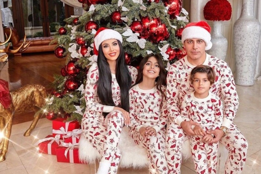 تصویر جشن کریسمس لاکچری ثروتمندترین مرد ایرانی و همسر بازیگرش!