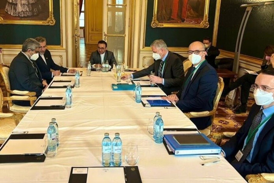 تصویر دیدار مذاکره کننده ارشد ایران با تروئیکا و انریکه مورا