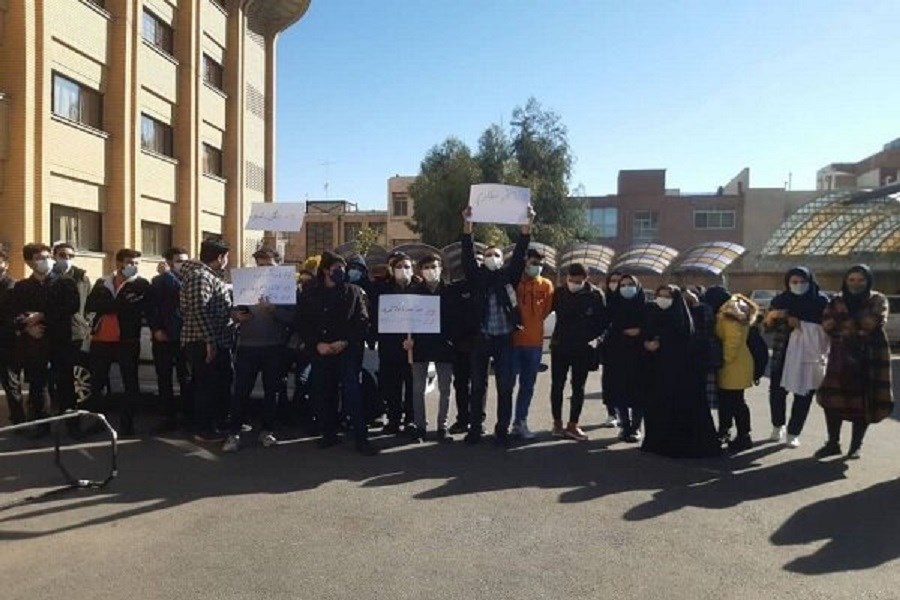 دانشجویان علوم پزشکی مقابل وزارت بهداشت تجمع کردند